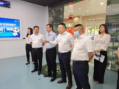 深化校企合作，書記校長(zhǎng)攜手走訪企業(yè)推進(jìn)職業(yè)技能培訓(xùn)